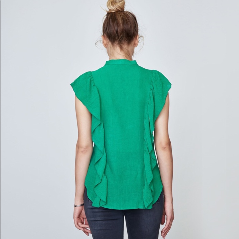 NWT // Kelly Green Ruffle Flutter button Up Blouse - Picture 3 of 7